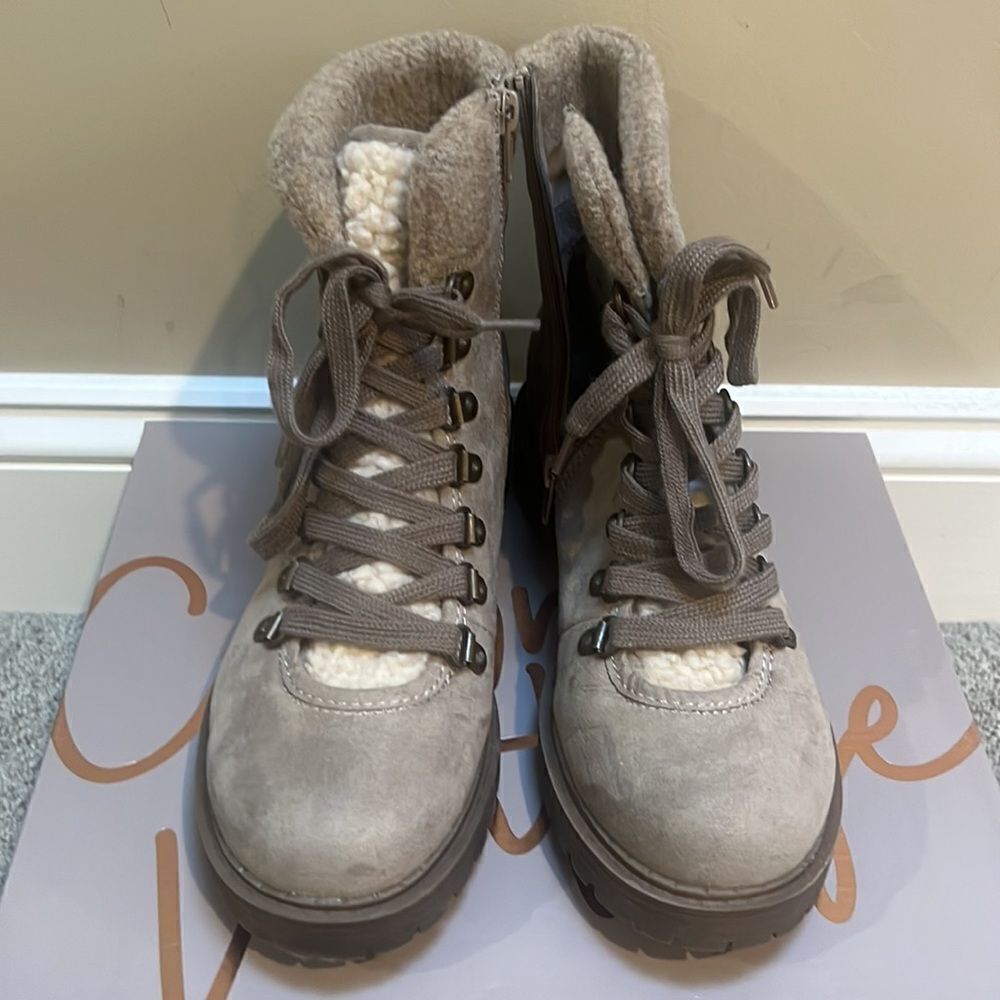 New Crown Vintage lace up boots.  Size 7